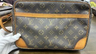 LOUIS VUITTON shoulder bag